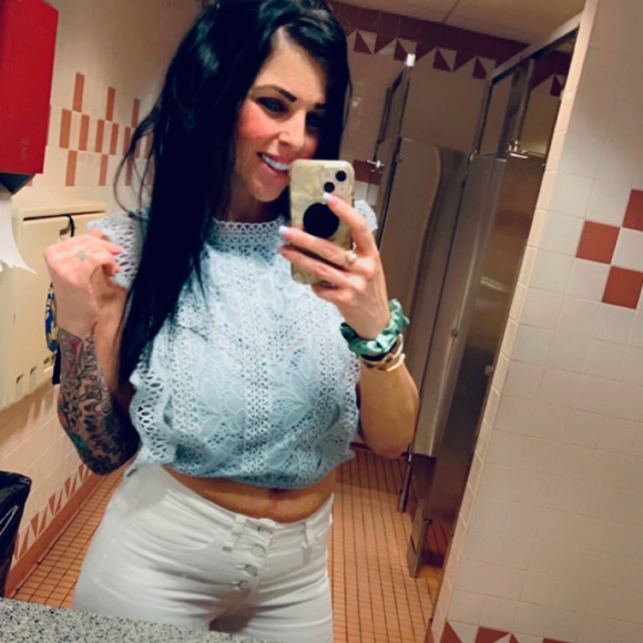 Meet your Posher, Jessica - Picture 3 of 9